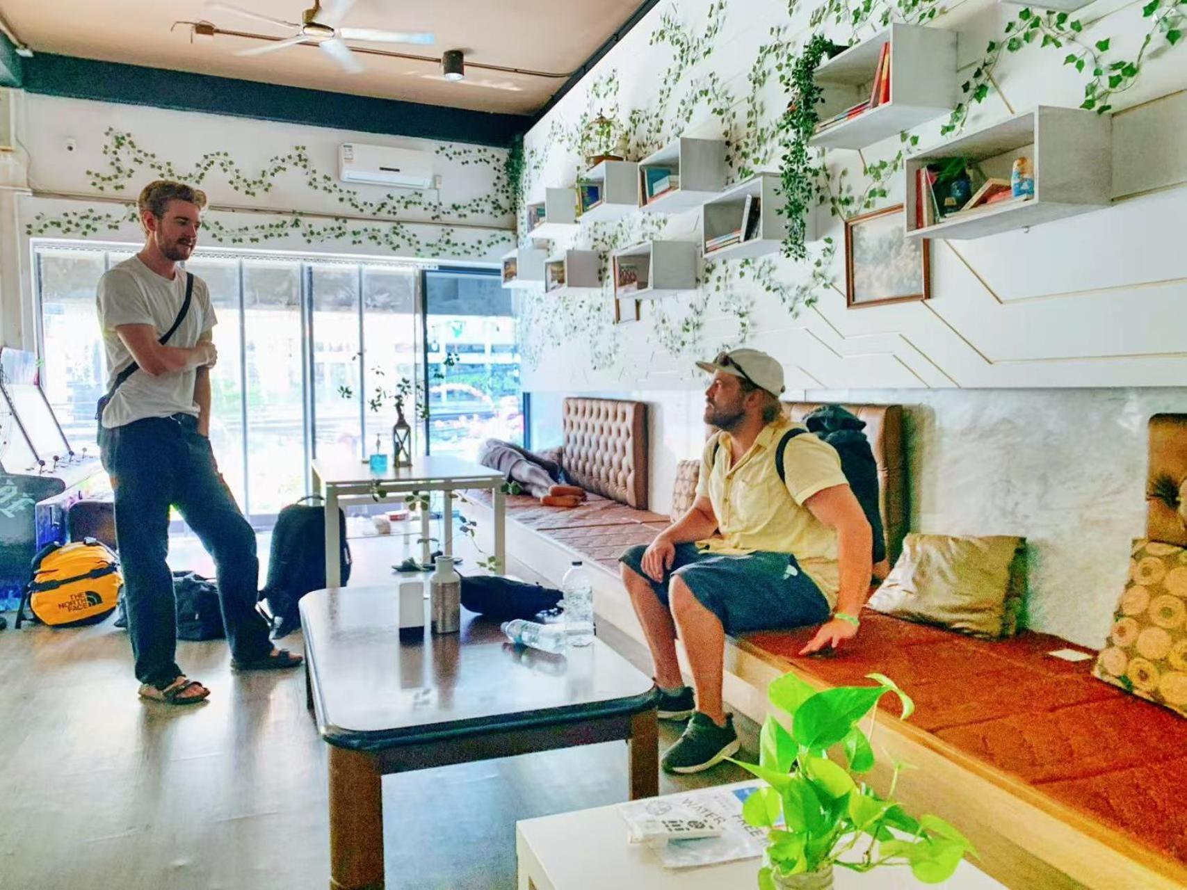 Susu Khaosan Hostel Bangkok Bagian luar foto