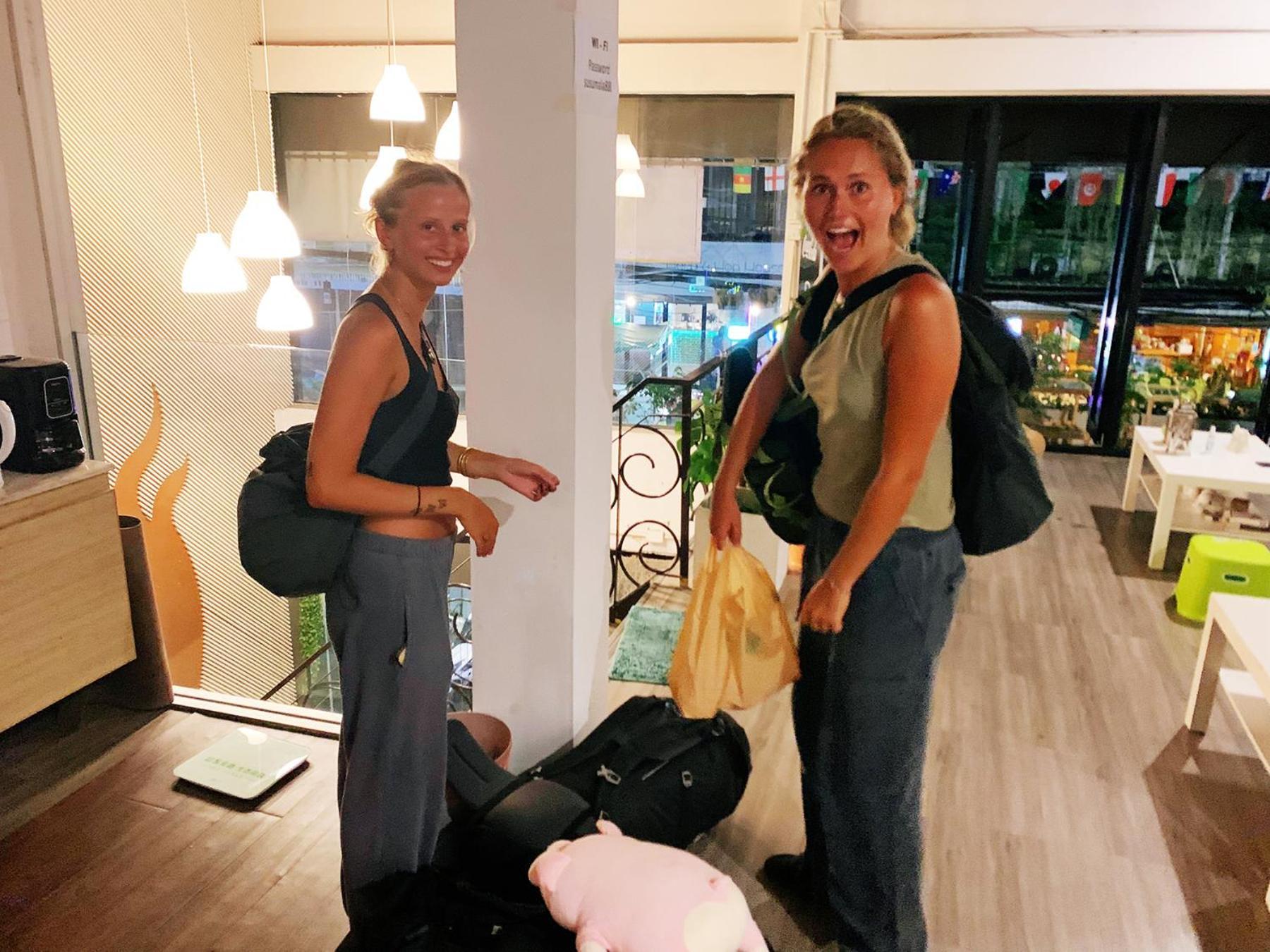 Susu Khaosan Hostel Bangkok Bagian luar foto