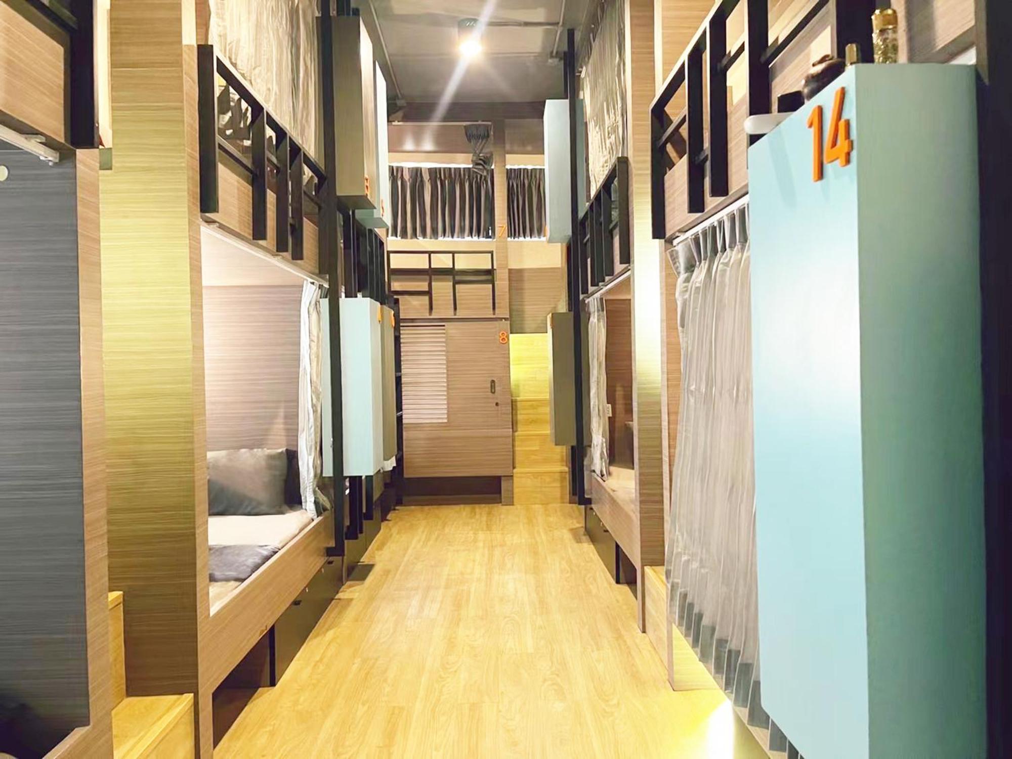 Susu Khaosan Hostel Bangkok Bagian luar foto