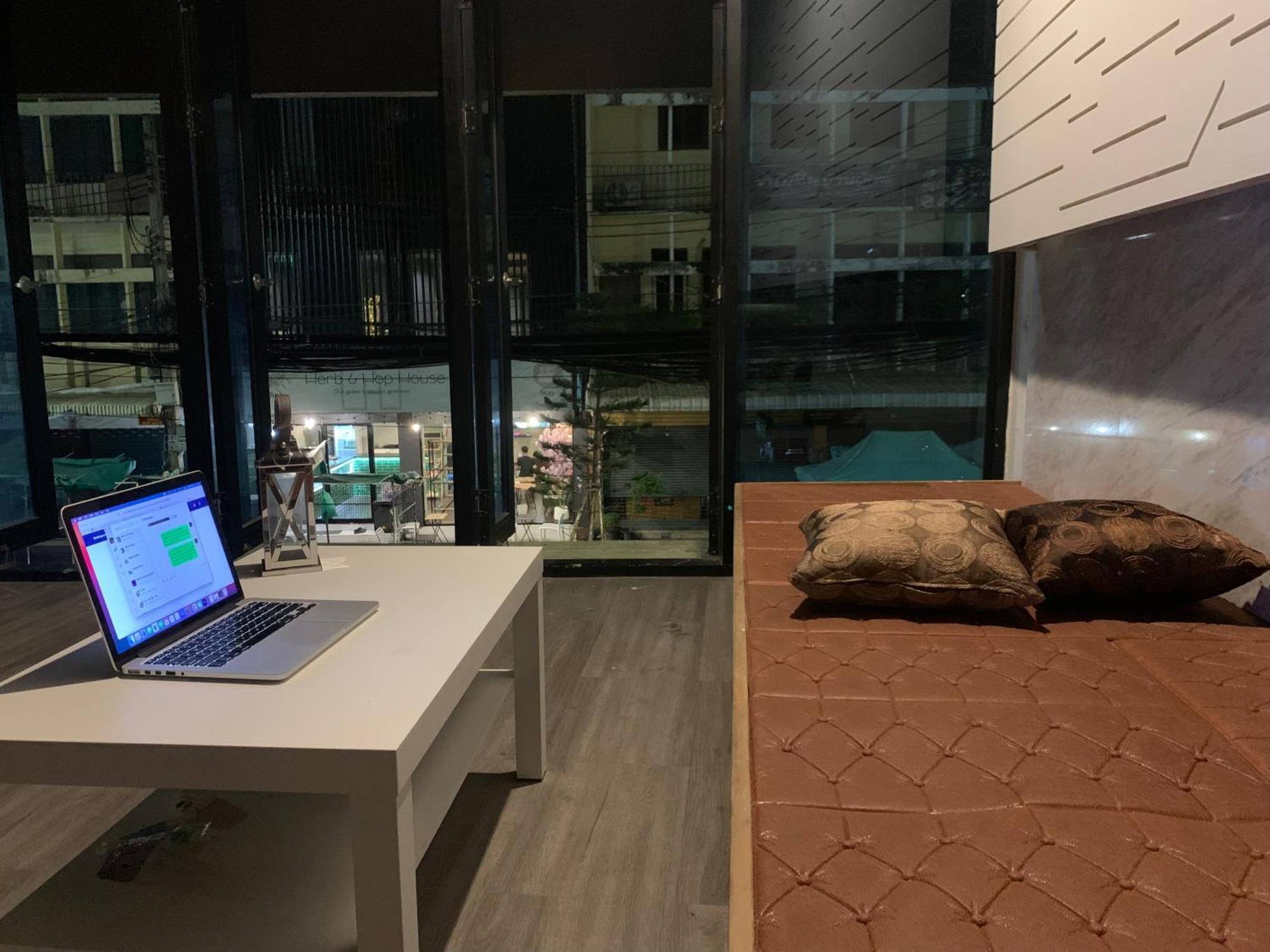 Susu Khaosan Hostel Bangkok Bagian luar foto