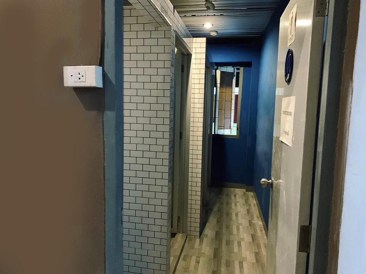 Susu Khaosan Hostel Bangkok Bagian luar foto