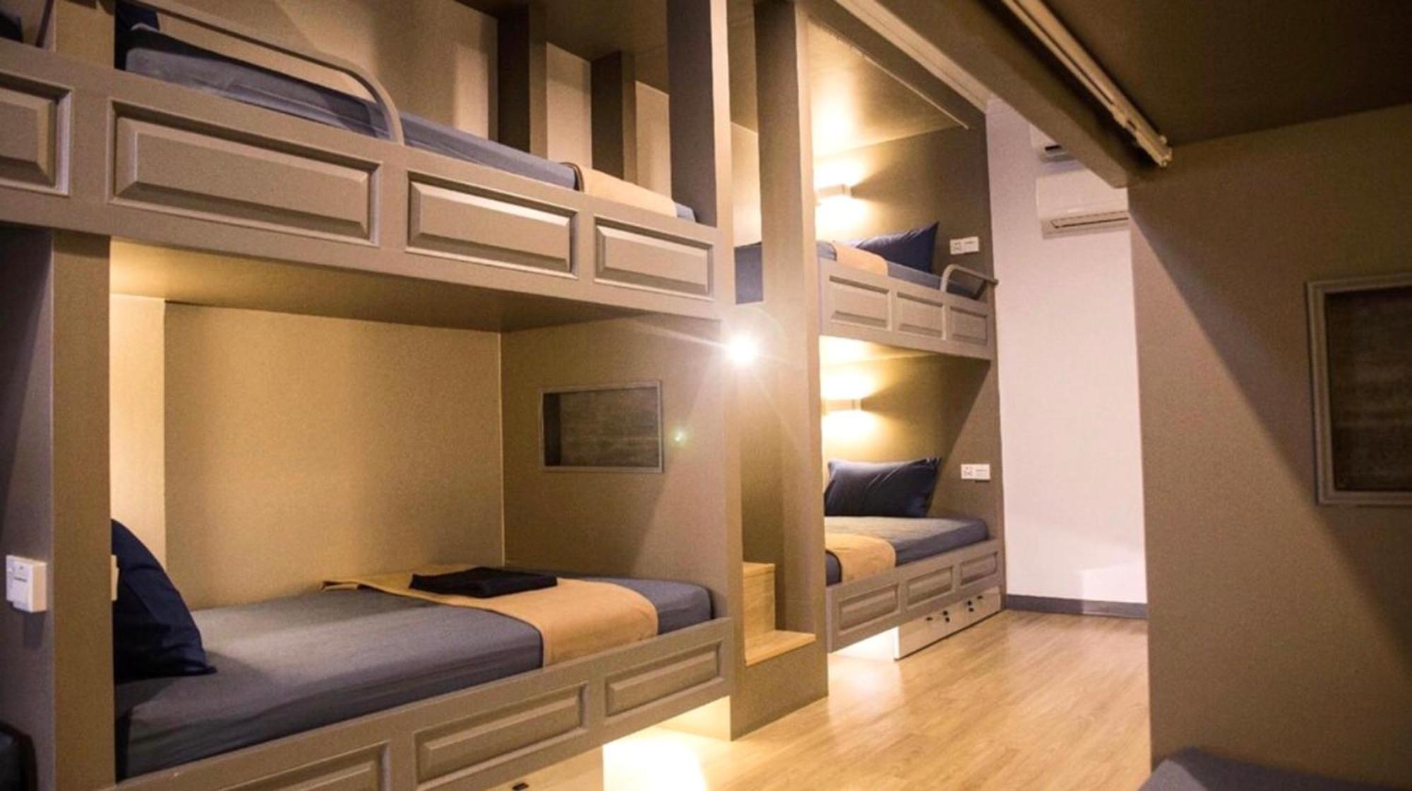 Susu Khaosan Hostel Bangkok Bagian luar foto